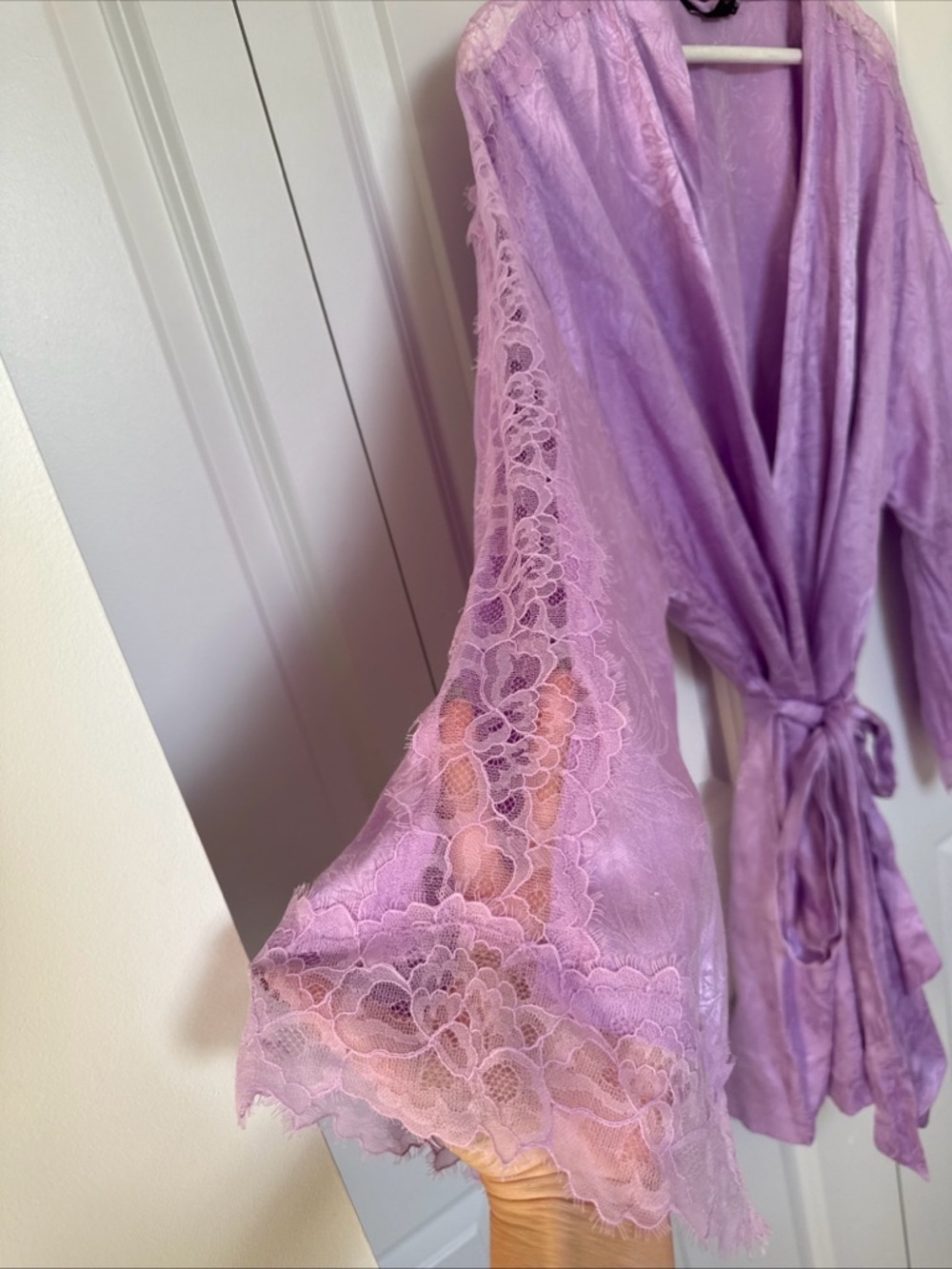 Victoria's Secret Lace Trim Viscose Robe Size M/L Lilac Flowery Pattern Bridal - Picture 4 of 15